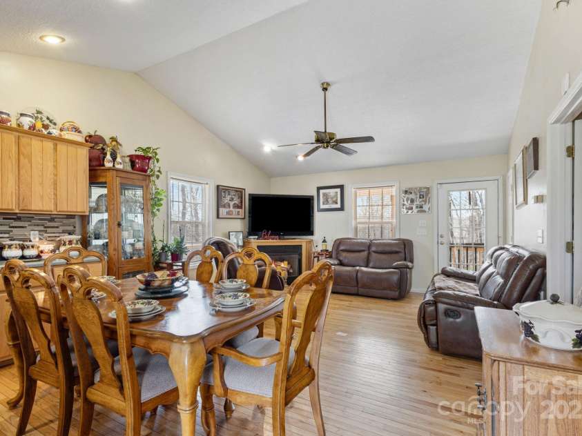 4 Dreskin Road, Murphy, NC 28906.  MLS# CAR4246402, YatesRealty ID 15412. 