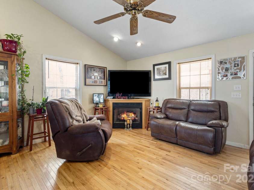 4 Dreskin Road, Murphy, NC 28906.  MLS# CAR4246402, YatesRealty ID 15412. 