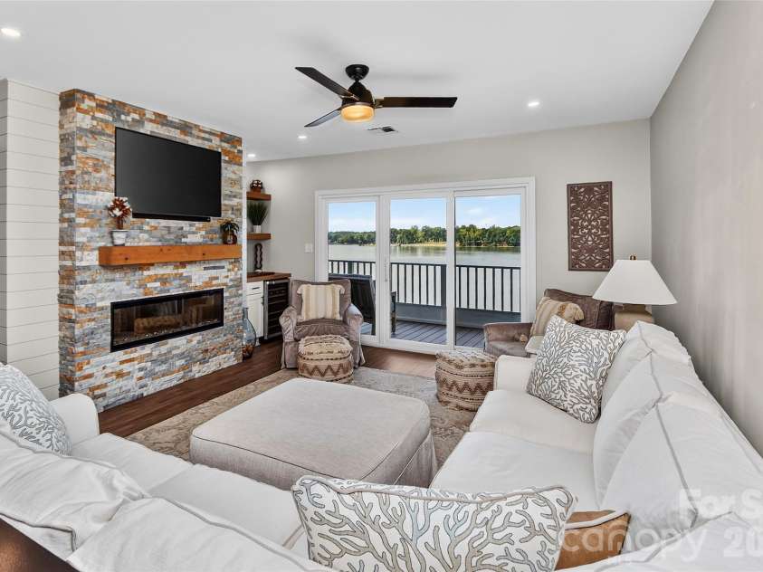 7340 Lakefront Drive, Charlotte, NC 28278.  MLS# CAR4415348, YatesRealty ID 15412. 