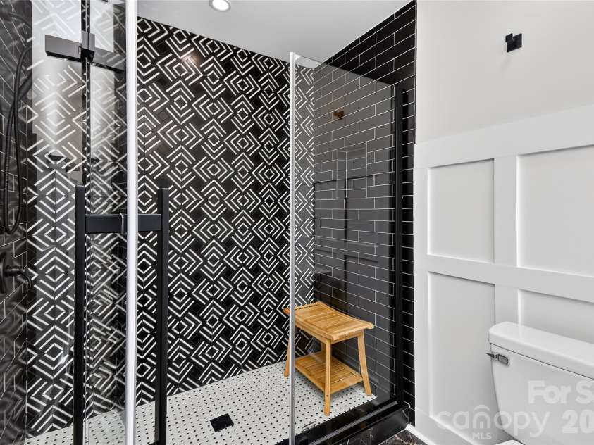 7340 Lakefront Drive, Charlotte, NC 28278.  MLS# CAR4415348, YatesRealty ID 15412. 