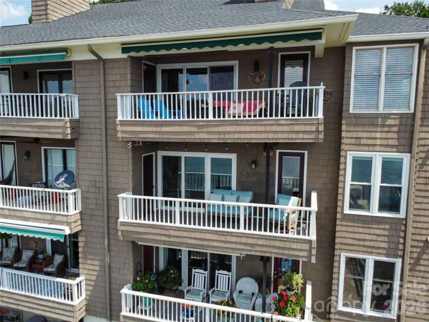7340 Lakefront Drive, Charlotte, NC 28278.  MLS# CAR4415348, YatesRealty ID 15412. 