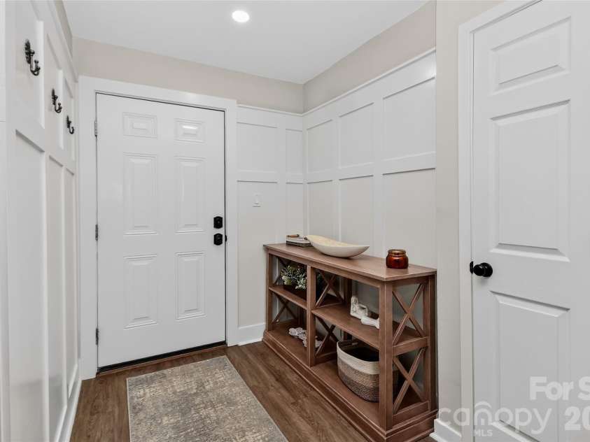 7340 Lakefront Drive, Charlotte, NC 28278.  MLS# CAR4415348, YatesRealty ID 15412. 