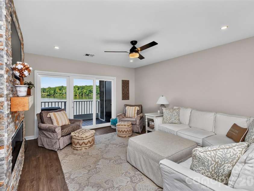 7340 Lakefront Drive, Charlotte, NC 28278.  MLS# CAR4415348, YatesRealty ID 15412. 