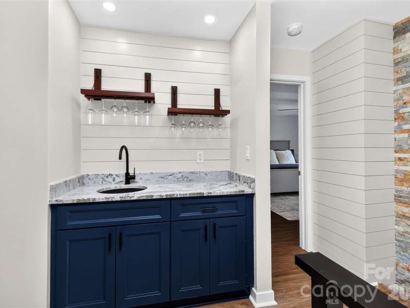 7340 Lakefront Drive, Charlotte, NC 28278.  MLS# CAR4415348, YatesRealty ID 15412. 