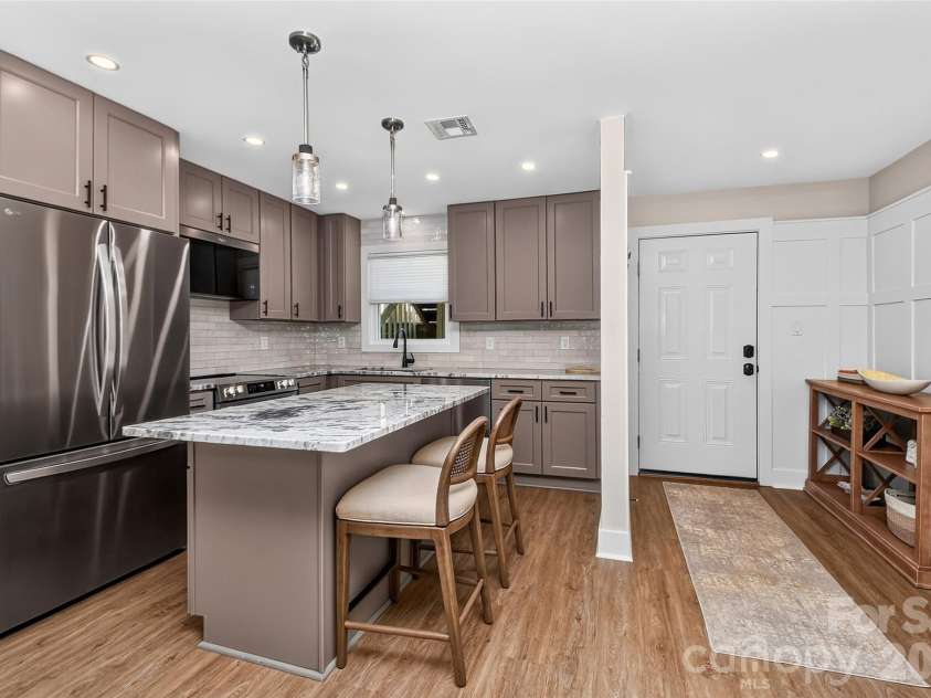 7340 Lakefront Drive, Charlotte, NC 28278.  MLS# CAR4415348, YatesRealty ID 15412. 