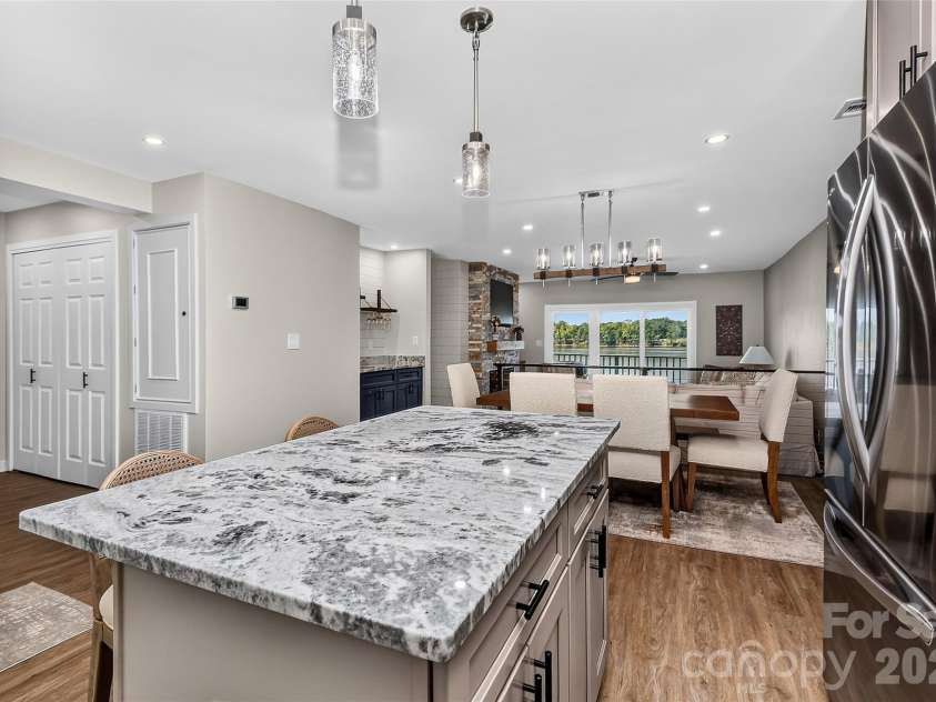 7340 Lakefront Drive, Charlotte, NC 28278.  MLS# CAR4415348, YatesRealty ID 15412. 