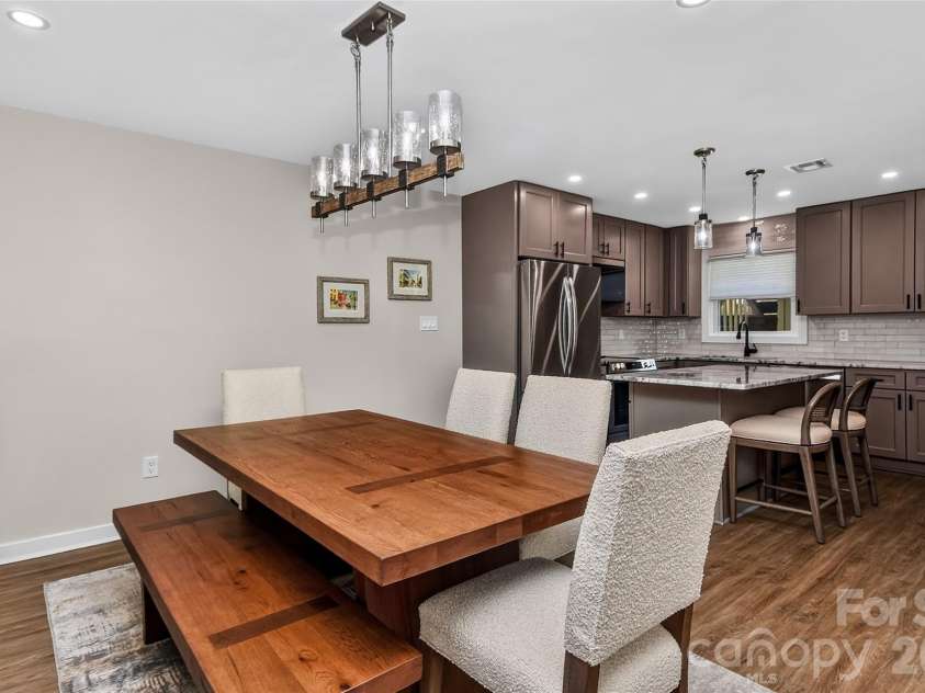 7340 Lakefront Drive, Charlotte, NC 28278.  MLS# CAR4415348, YatesRealty ID 15412. 
