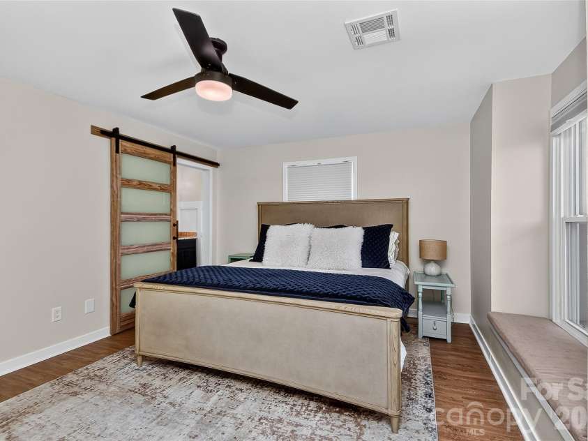 7340 Lakefront Drive, Charlotte, NC 28278.  MLS# CAR4415348, YatesRealty ID 15412. 