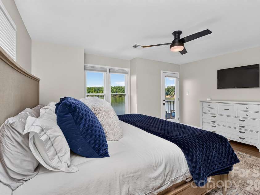 7340 Lakefront Drive, Charlotte, NC 28278.  MLS# CAR4415348, YatesRealty ID 15412. 