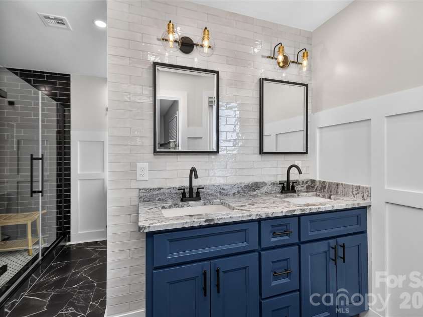 7340 Lakefront Drive, Charlotte, NC 28278.  MLS# CAR4415348, YatesRealty ID 15412. 