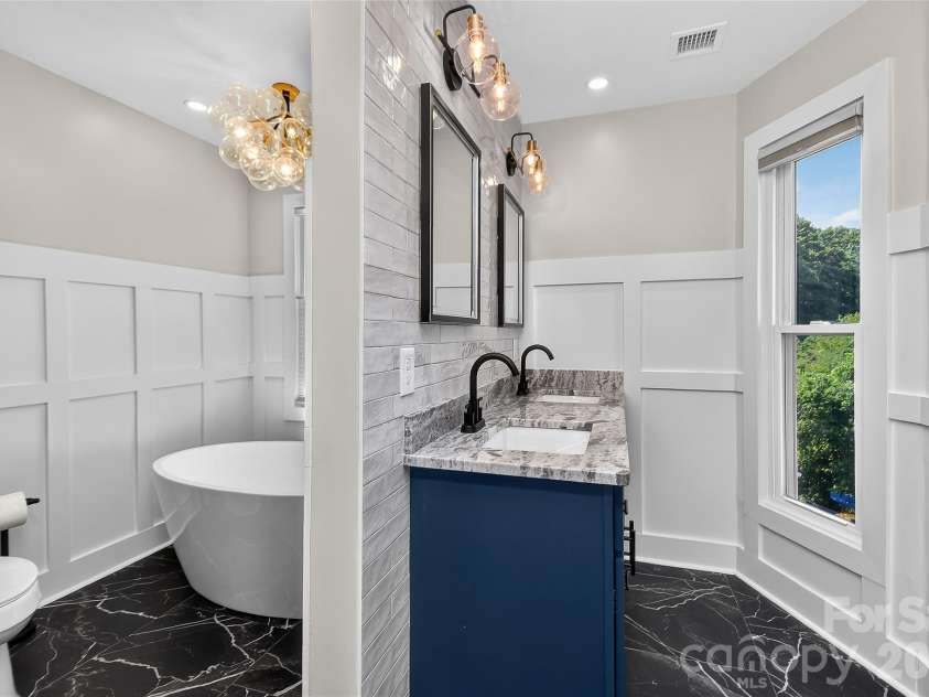 7340 Lakefront Drive, Charlotte, NC 28278.  MLS# CAR4415348, YatesRealty ID 15412. 