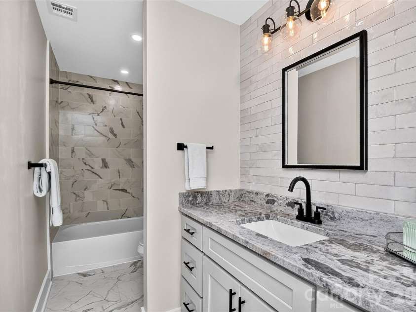 7340 Lakefront Drive, Charlotte, NC 28278.  MLS# CAR4415348, YatesRealty ID 15412. 