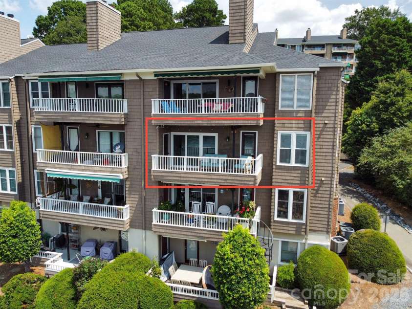 7340 Lakefront Drive, Charlotte, NC 28278.  MLS# CAR4415348, YatesRealty ID 15412. 