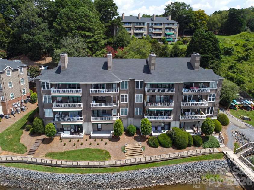7340 Lakefront Drive, Charlotte, NC 28278.  MLS# CAR4415348, YatesRealty ID 15412. 