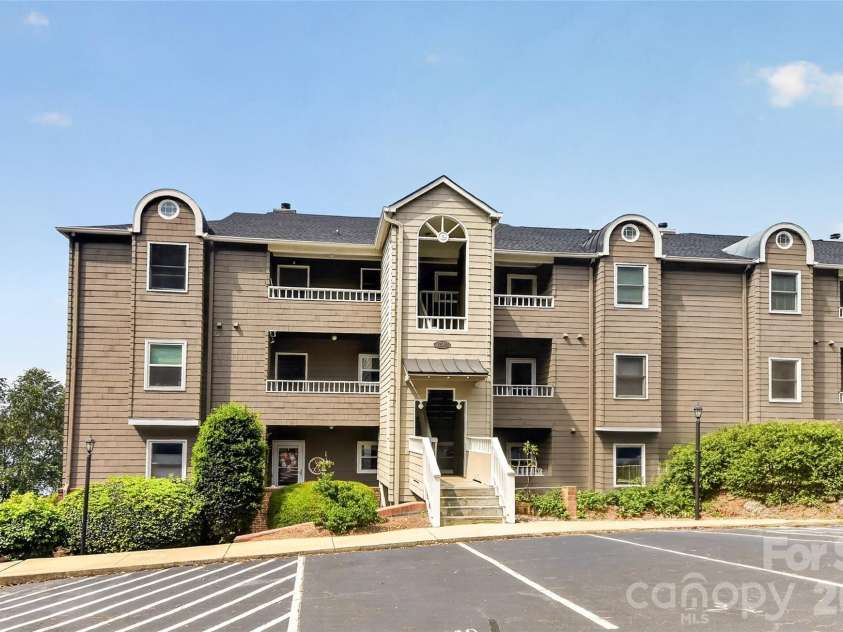 7340 Lakefront Drive, Charlotte, NC 28278.  MLS# CAR4415348, YatesRealty ID 15412. 
