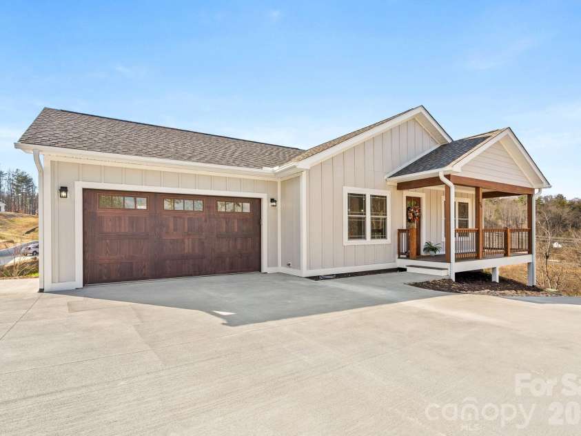 56 White Oak Place, Mars Hill, NC 28754.  MLS# CAR4334521, YatesRealty ID 15413. 