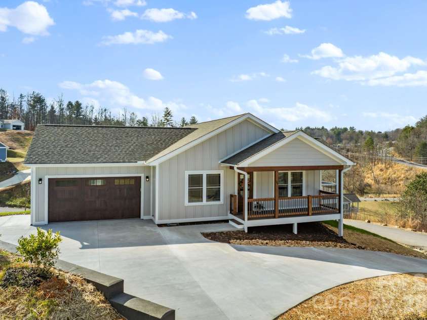 56 White Oak Place, Mars Hill, NC 28754.  MLS# CAR4334521, YatesRealty ID 15413. 
