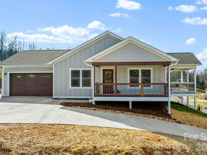 56 White Oak Place, Mars Hill, NC 28754.  MLS# CAR4334521, YatesRealty ID 15413. 