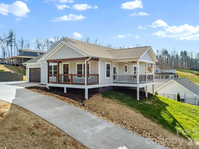 56 White Oak Place, Mars Hill, NC 28754.  MLS# CAR4334521, YatesRealty ID 15413. 