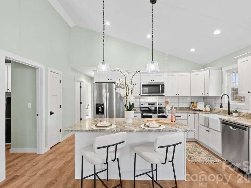 56 White Oak Place, Mars Hill, NC 28754.  MLS# CAR4334521, YatesRealty ID 15413. 
