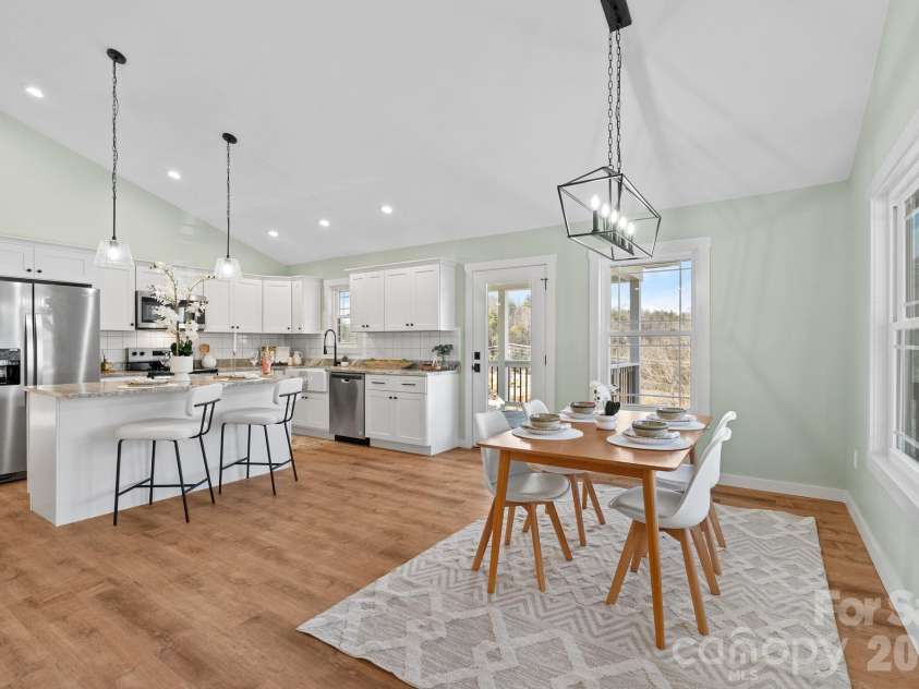 56 White Oak Place, Mars Hill, NC 28754.  MLS# CAR4334521, YatesRealty ID 15413. Dining Area