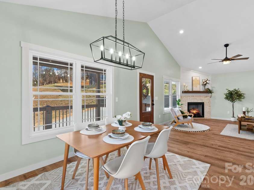 56 White Oak Place, Mars Hill, NC 28754.  MLS# CAR4334521, YatesRealty ID 15413. Dining Area