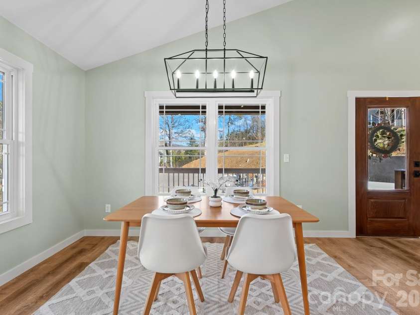 56 White Oak Place, Mars Hill, NC 28754.  MLS# CAR4334521, YatesRealty ID 15413. Dining Area