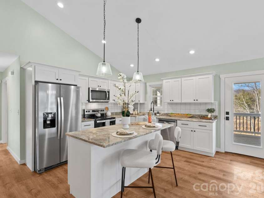 56 White Oak Place, Mars Hill, NC 28754.  MLS# CAR4334521, YatesRealty ID 15413. Kitchen Island/Breakfast Bar
