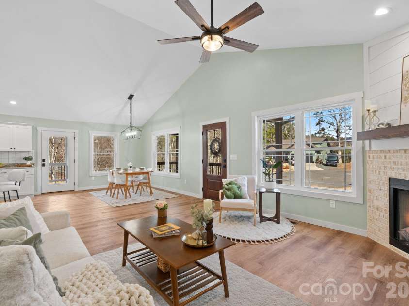 56 White Oak Place, Mars Hill, NC 28754.  MLS# CAR4334521, YatesRealty ID 15413. Open Concept Living/Dining/Kitchen