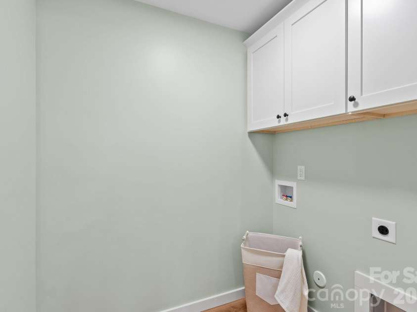 56 White Oak Place, Mars Hill, NC 28754.  MLS# CAR4334521, YatesRealty ID 15413. Spacious Laundry Room