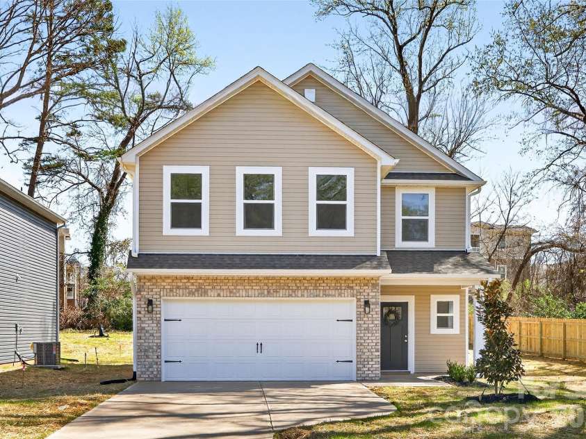 539 Dawn Circle, Charlotte, NC 28213.  MLS# CAR4338636, YatesRealty ID 15415. 