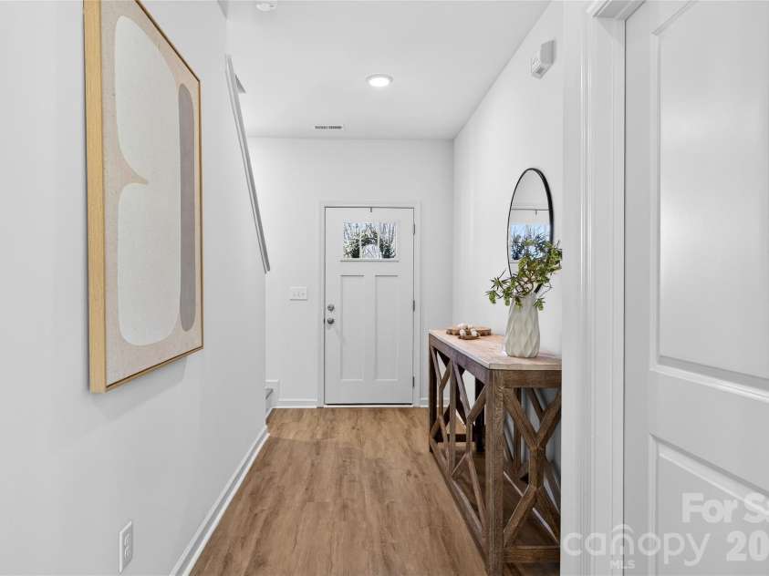 539 Dawn Circle, Charlotte, NC 28213.  MLS# CAR4338636, YatesRealty ID 15415. 