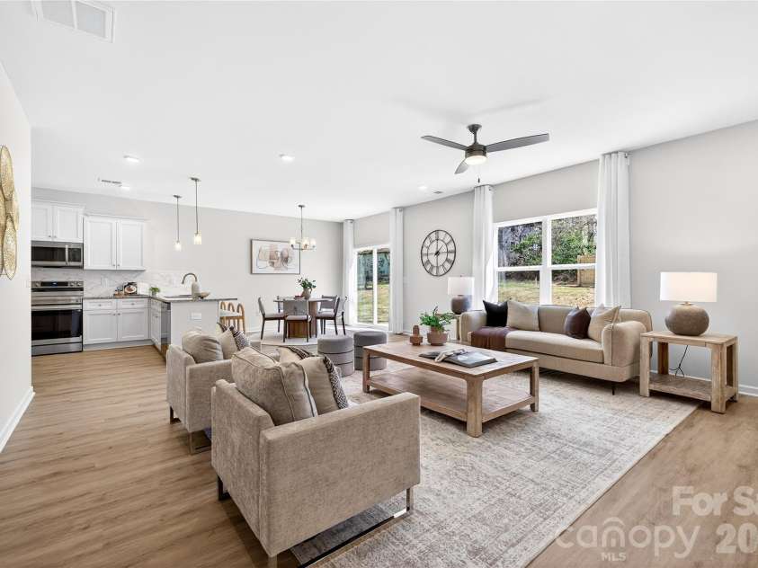 539 Dawn Circle, Charlotte, NC 28213.  MLS# CAR4338636, YatesRealty ID 15415. 