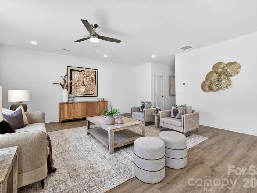539 Dawn Circle, Charlotte, NC 28213.  MLS# CAR4338636, YatesRealty ID 15415. 