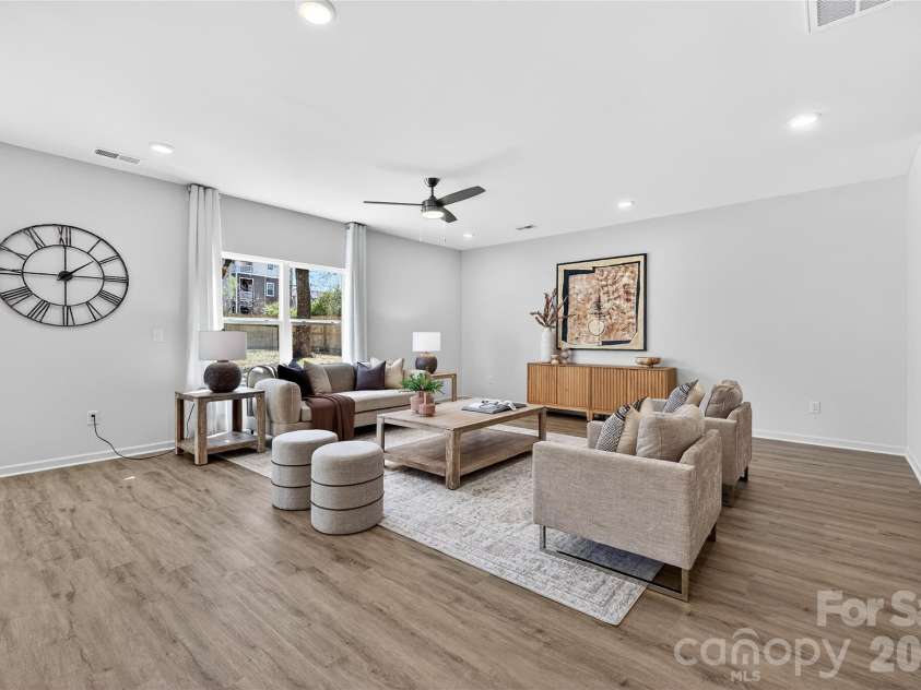 539 Dawn Circle, Charlotte, NC 28213.  MLS# CAR4338636, YatesRealty ID 15415. 