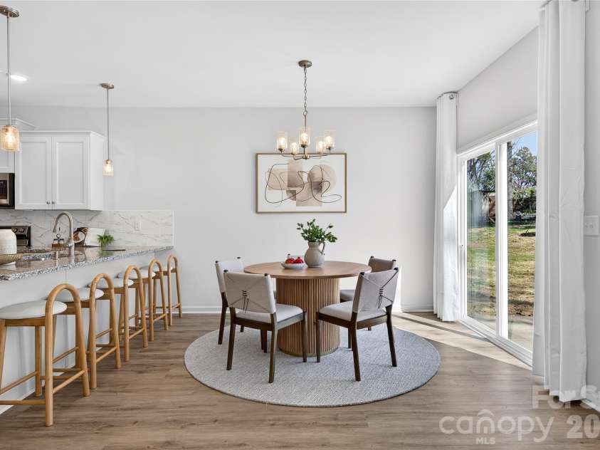 539 Dawn Circle, Charlotte, NC 28213.  MLS# CAR4338636, YatesRealty ID 15415. 