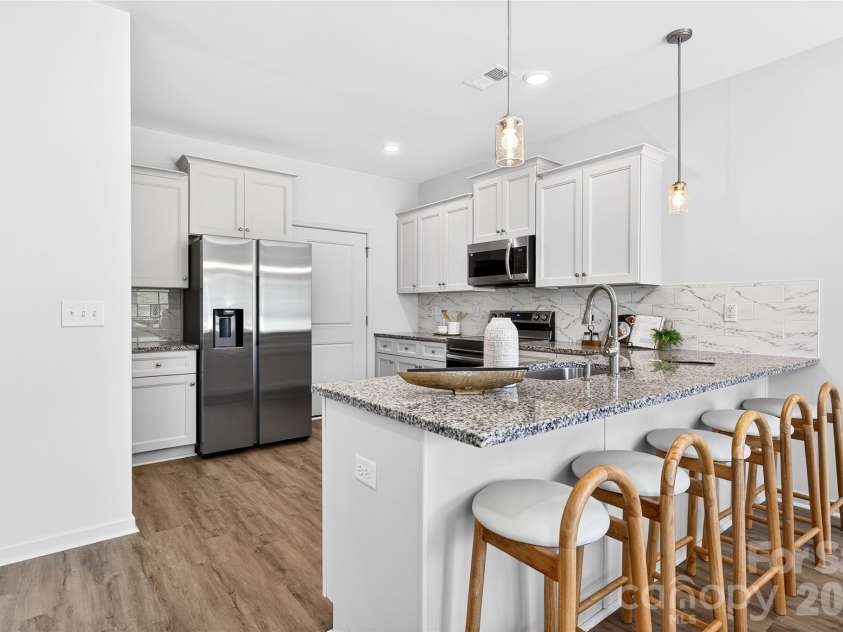 539 Dawn Circle, Charlotte, NC 28213.  MLS# CAR4338636, YatesRealty ID 15415. 