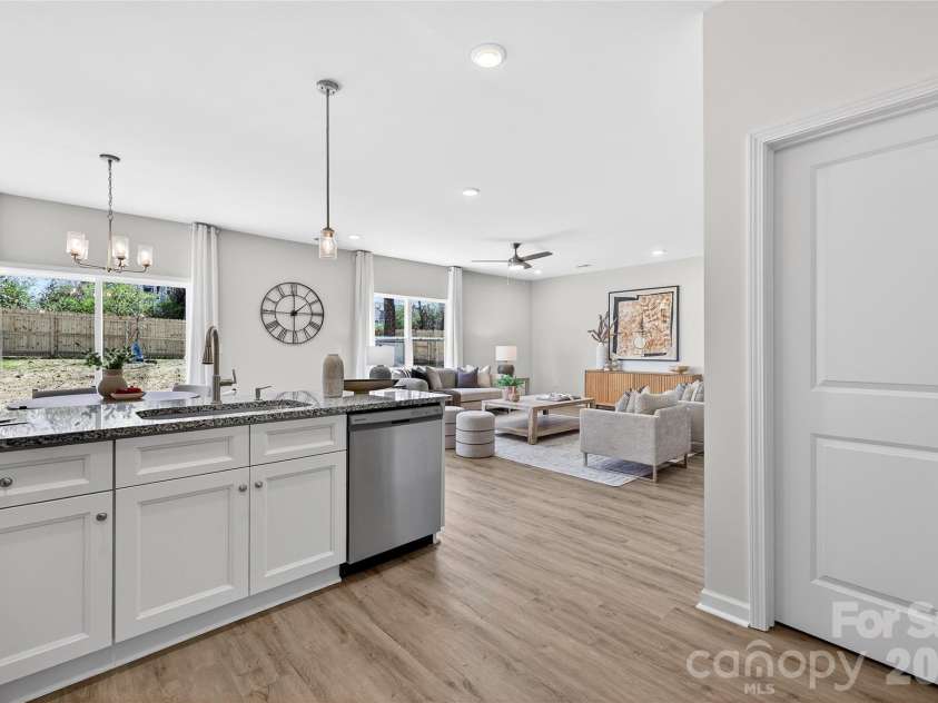 539 Dawn Circle, Charlotte, NC 28213.  MLS# CAR4338636, YatesRealty ID 15415. 
