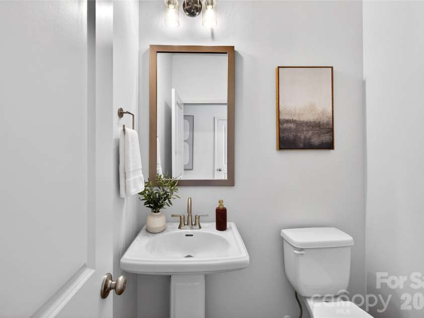 539 Dawn Circle, Charlotte, NC 28213.  MLS# CAR4338636, YatesRealty ID 15415. 