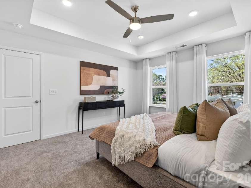 539 Dawn Circle, Charlotte, NC 28213.  MLS# CAR4338636, YatesRealty ID 15415. 