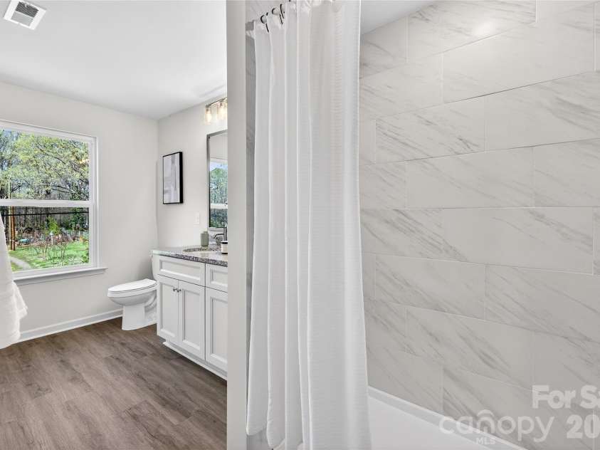 539 Dawn Circle, Charlotte, NC 28213.  MLS# CAR4338636, YatesRealty ID 15415. 