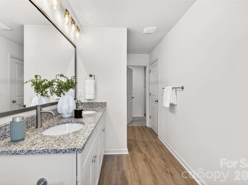 539 Dawn Circle, Charlotte, NC 28213.  MLS# CAR4338636, YatesRealty ID 15415. 