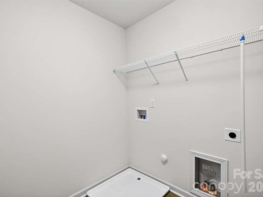539 Dawn Circle, Charlotte, NC 28213.  MLS# CAR4338636, YatesRealty ID 15415. 