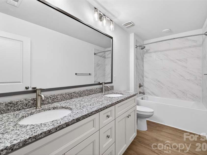 539 Dawn Circle, Charlotte, NC 28213.  MLS# CAR4338636, YatesRealty ID 15415. 