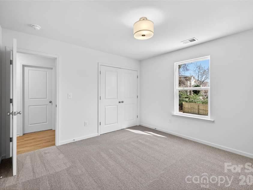 539 Dawn Circle, Charlotte, NC 28213.  MLS# CAR4338636, YatesRealty ID 15415. 