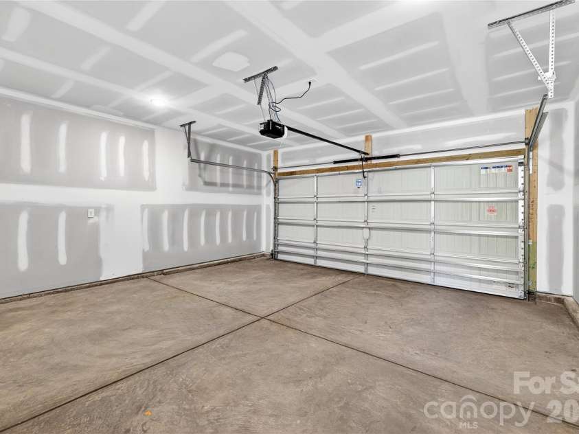 539 Dawn Circle, Charlotte, NC 28213.  MLS# CAR4338636, YatesRealty ID 15415. 