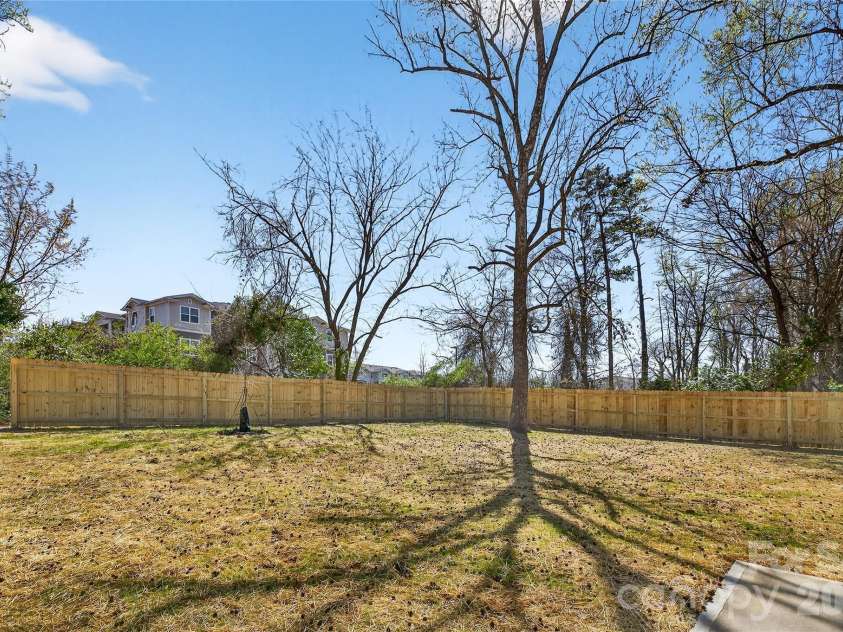 539 Dawn Circle, Charlotte, NC 28213.  MLS# CAR4338636, YatesRealty ID 15415. 