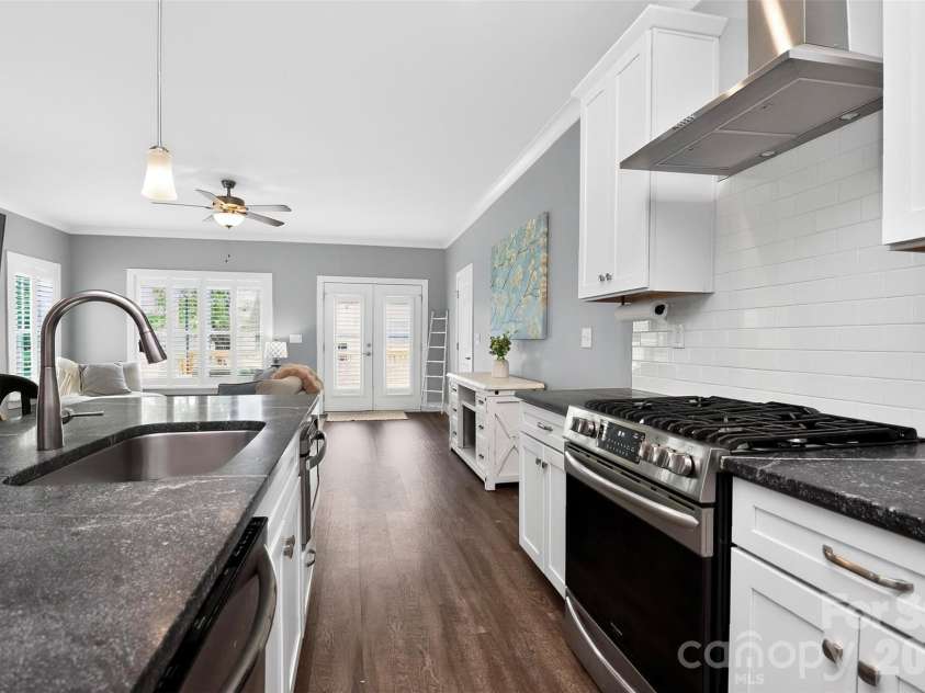 414 King Street, Waxhaw, NC 28173.  MLS# CAR4384883, YatesRealty ID 15417. 