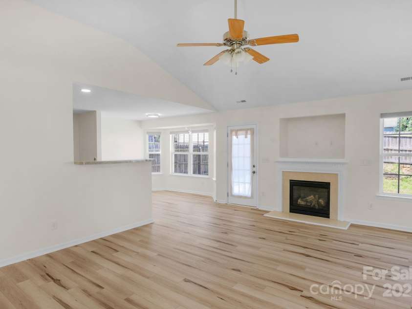 6821 Parkers Crossing Drive, Charlotte, NC 28215.  MLS# CAR4239223, YatesRealty ID 15417. 