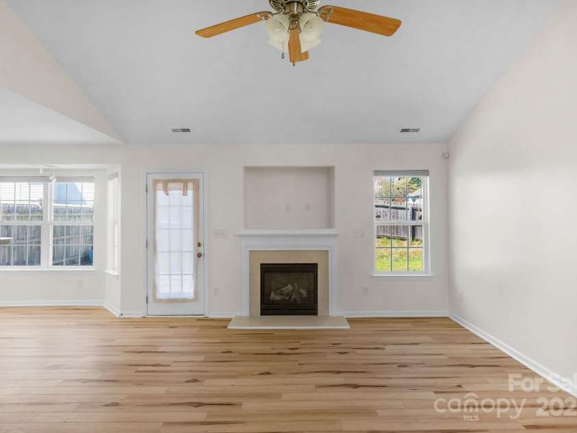 6821 Parkers Crossing Drive, Charlotte, NC 28215.  MLS# CAR4239223, YatesRealty ID 15417. 